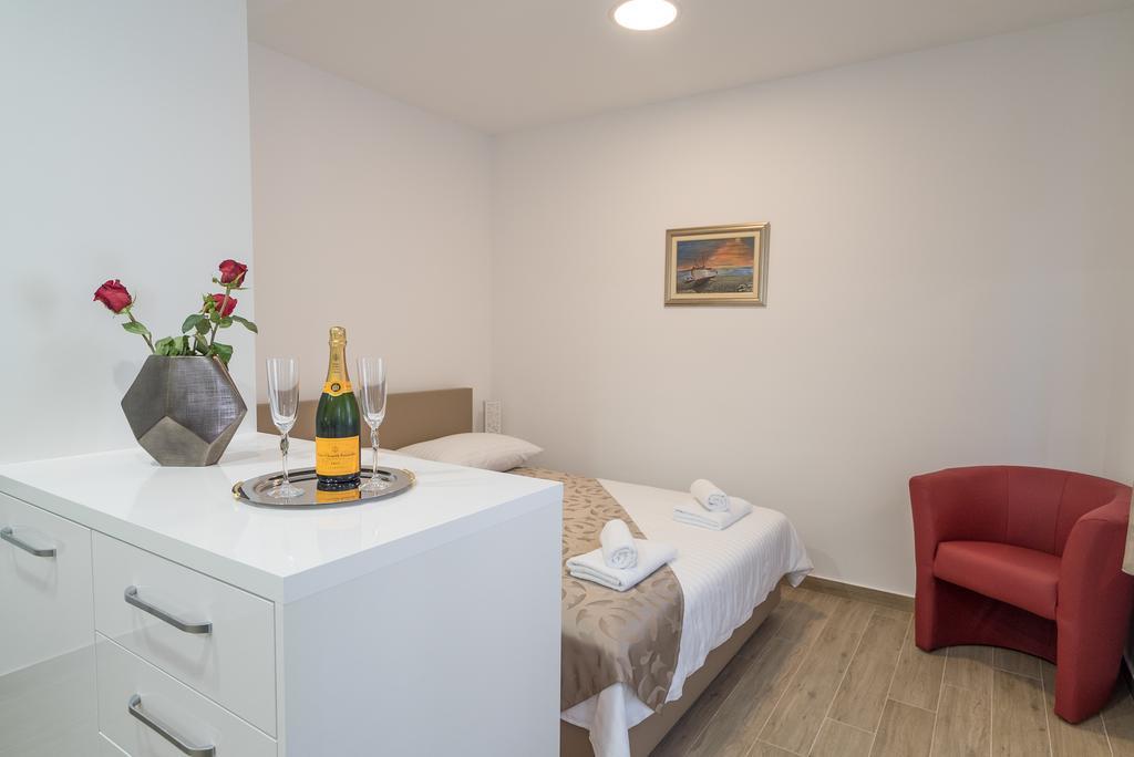 Drop In Split Luxury Suites Eksteriør billede