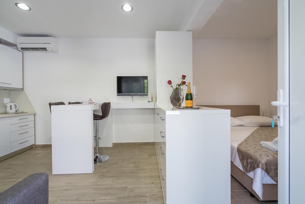 Drop In Split Luxury Suites Eksteriør billede